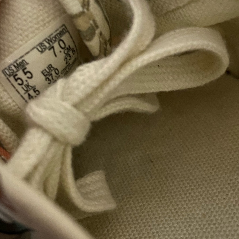 Vans - Picture 12 of 14